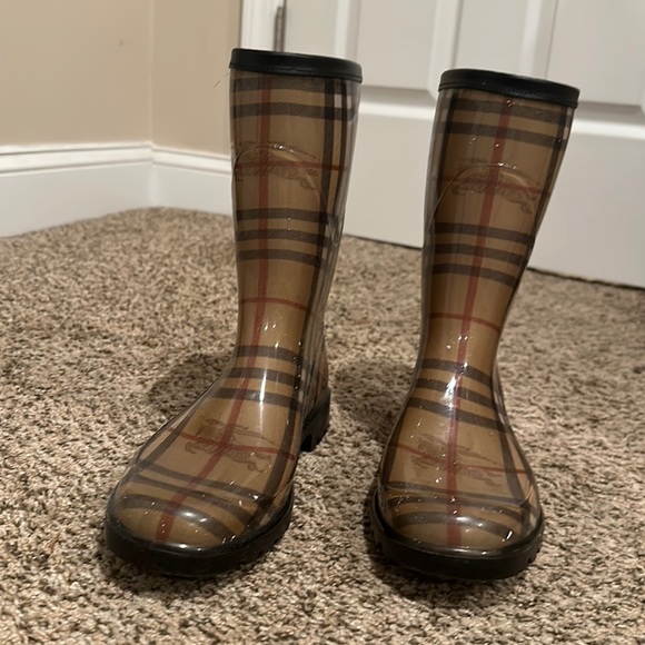 Burberry Rainboots Size 8.5 (38) - Picture 1 of 6